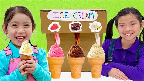 Emma and Lyndon Play Ice Cream Machine & Fruit Smoothies - YouTube