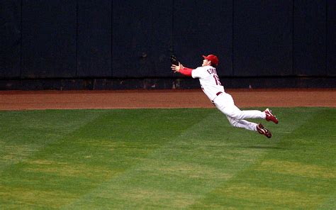 Jim Edmonds: 2004 NLCS, Game 7 - Greatest OF catches in MLB postseason ...