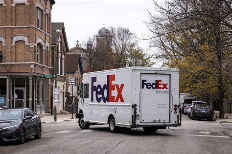 FedEx to Spend $100 Million on Boosting Delivery-Van Safety - Bloomberg