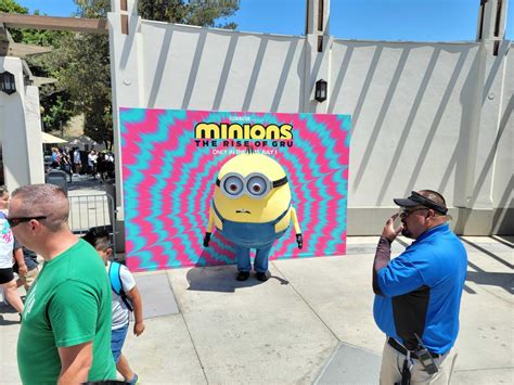 Minions Decorations, Game, and Photo Ops Take Over Universal Studios ...