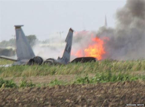 USAF F-15 jet crashes in Lincolnshire - BBC News