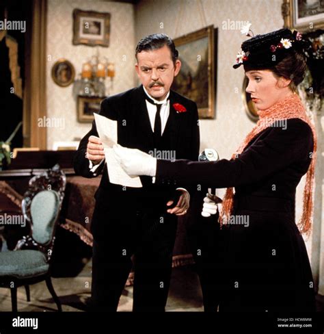 MARY POPPINS, David Tomlinson, Julie Andrews, 1964 Stock Photo - Alamy