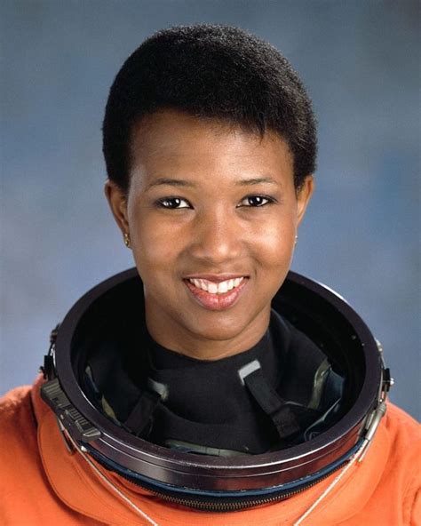 Mae Jemison, médica y astronauta - Mujeres con ciencia | Large canvas ...