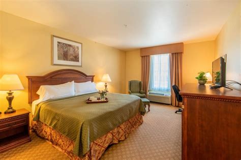 Rooms & Suites | Natchez Grand Hotel & Suites