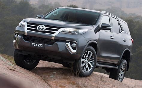 Lançamentos Toyota 2016: Hilux SW4 e Etios reestilizado