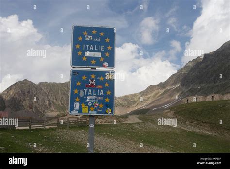 France italy border hi-res stock photography and images - Alamy