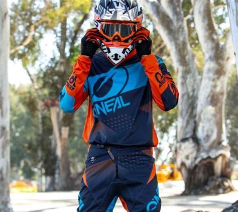 5 Best Dirt Bike Riding Gear Combos | Dirt bike riding gear, Cool dirt bikes, Riding gear