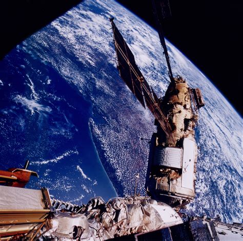 The MIR Space Station's Most Remarkable Moments | Time