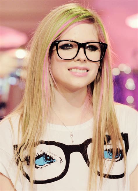 Tumblr on We Heart It | Celebrities with glasses, Celebrities, Avril ...