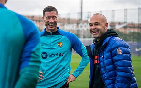 Andrés Iniesta visits squad in training