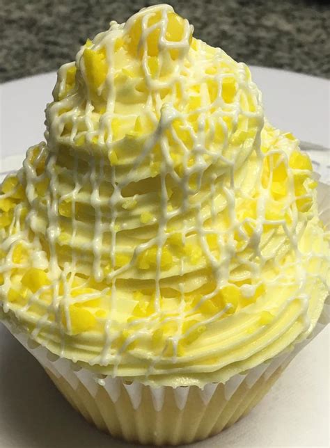 Lemon Cupcakes with Lemon Cream Cheese Buttercream Frosting ...