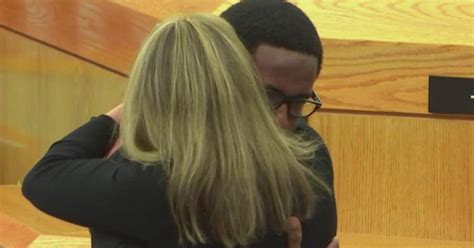 'I Forgive You': Botham Jean's Brother Gives Amber Guyger Hug After Sentencing - CBS DFW