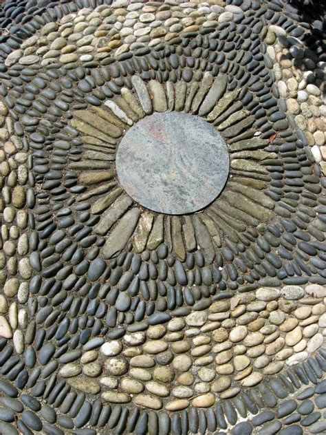 Stone mosaic Mosaic Walkway, Mosaic Rocks, Pebble Mosaic, Stone Mosaic, Pebble Art, Mosaic Art ...