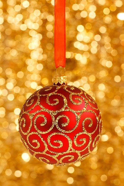 25 Beautiful Red And Gold Christmas Decor Ideas