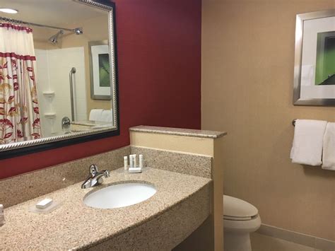 Courtyard Marriott Guest Bathroom | ES Development & Mgt. Corp.