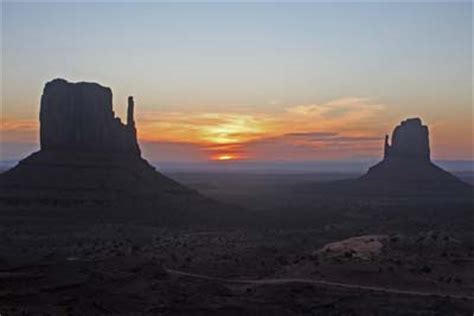 Sunrise and Sunset at Monument Valley - DesertUSA Stories & News