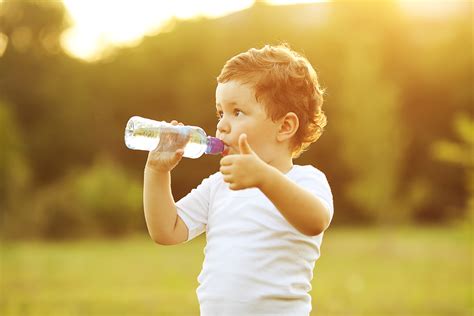 Fresh Drinking Water Is Necessary For Kids | Mammablog.org