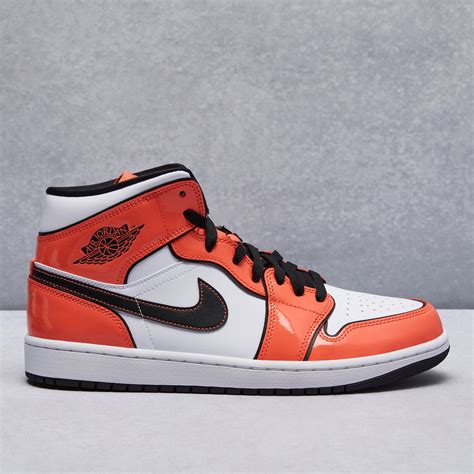 Jordan Air Jordan 1 Mid SE Shoe | Dropkick