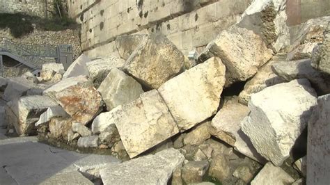 Jerusalem - Herodian street & evidence of the destruction of of the ...