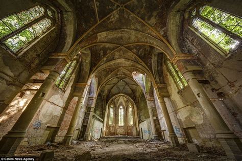 Thomas Windisch takes eerie photos of abandoned churches across Europe ...