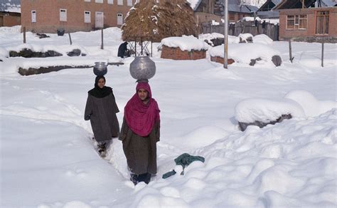 Photos: Fresh snowfall in Kashmir Valley; temperature drops further ...