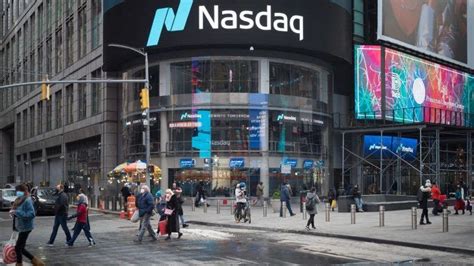 Nasdaq 100 Stocks List: Full Index of Companies and ETFs