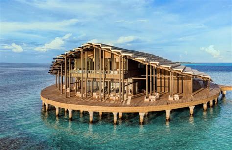 This 'floating' Maldivian resort is 100% eco-powered - The Spaces