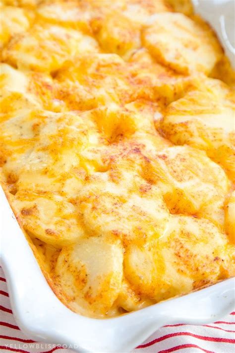 These Easy, Cheesy Scalloped Potatoes are smothered in a creamy cheese sauce and baked … | Easy ...