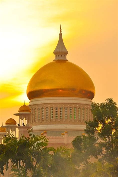 Saifuddin Mosque, Bandar Seri Begawan, Sultanate of Brunei. Brunei Travel Honeymoon Backpack ...