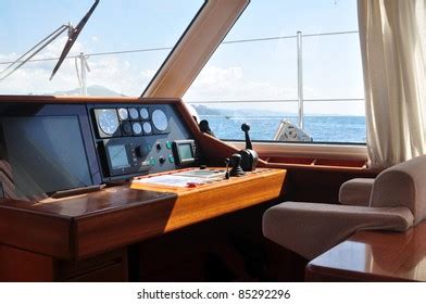 15 100 Foot Yacht Images, Stock Photos, 3D objects, & Vectors | Shutterstock