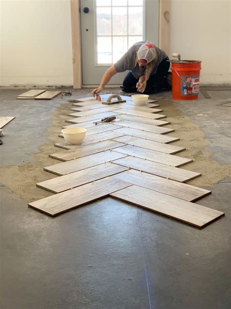 How To Lay Herringbone Parquet Flooring On Concrete | Viewfloor.co