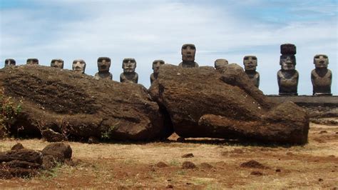 Moai Wallpapers - Top Free Moai Backgrounds - WallpaperAccess