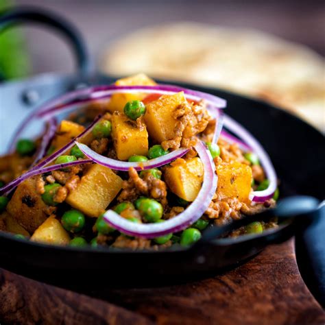 Indian Minced Beef Curry with Potatoes & Peas - Krumpli