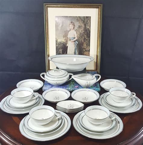 Beautiful Noritake Bluebell 32 Piece Dinnerware Set, made of white Fine ...