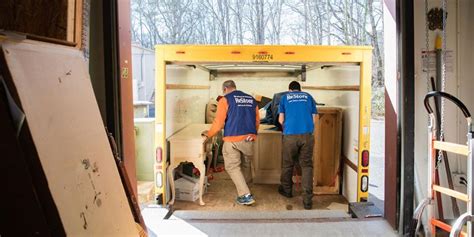 Does Habitat ReStore offer furniture donation pickup? | Habitat for Humanity