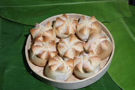 Putok Bread Recipe Panlasang Pinoy Stock Photo - Image of sweet, street: 131564712