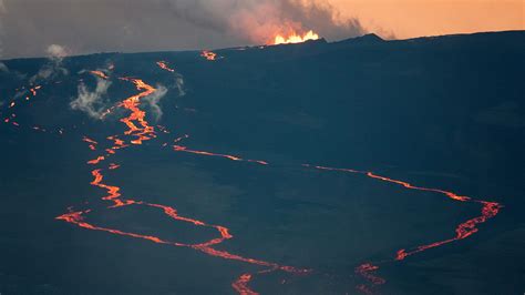 Mauna Loa Erupts for the First Time in Forty Years