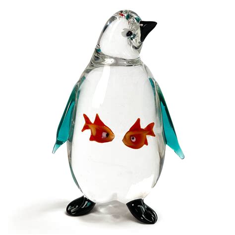 Penguin swallowing a fish - Murano Glass