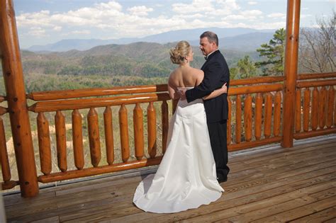 Gatlinburg cabin wedding, elopement and vow renewal packages