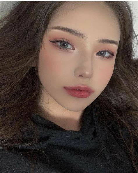 ↱ ɢ ᴏ ʟ ᴅ ᴇ ɴ ɢ ʟ ᴏ s s 황금빛 광택 ↲ | Asian makeup looks, Girls makeup, Asian eye makeup