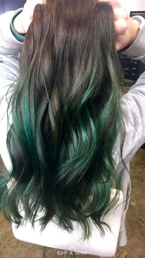 Ombré Hair vert sur cheveux foncés Green Hair Ombre, Emerald Green Hair ...