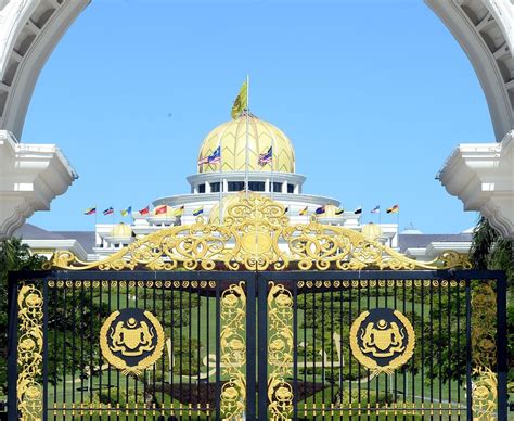 Special meeting of Malay Rulers: Johor Sultan, Armed Forces Chief leave ...