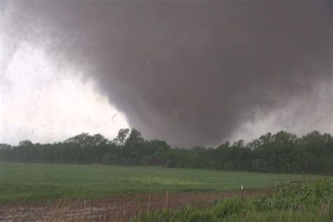 Moore, Oklahoma Deadly EF5 Tornado 5-20-2013 by Val and Amy Castor - YouTube