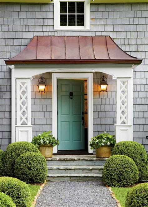 Seven Easy Ways to Update Your Curb Appeal - Inspiration For Moms in 2020 | Traditional front ...