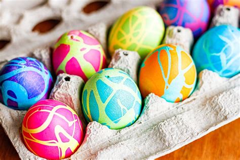 How To Color Easter Eggs With Rubber Cement – Unsophisticook