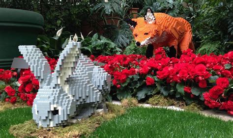 This Artist Uses Thousands of Lego Bricks to Make Lifelike Sculptures ...