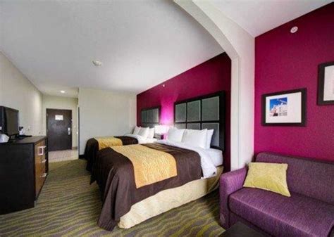 Comfort Inn & Suites Tulsa - SixSuitcaseTravel