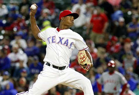 Rangers: Jose Leclerc Nearing Return Could Mean Bullpen Changes Soon