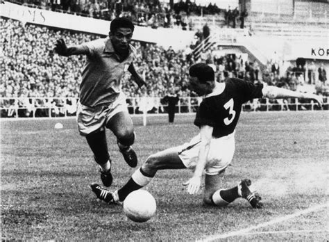 Angel With The Bent Legs: Garrincha's Brief Reign Atop The Soccer World ...