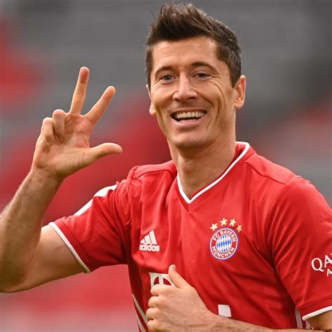 Robert Lewandowski wins Striker of the Year at Ballon d’Or 2021 award ...